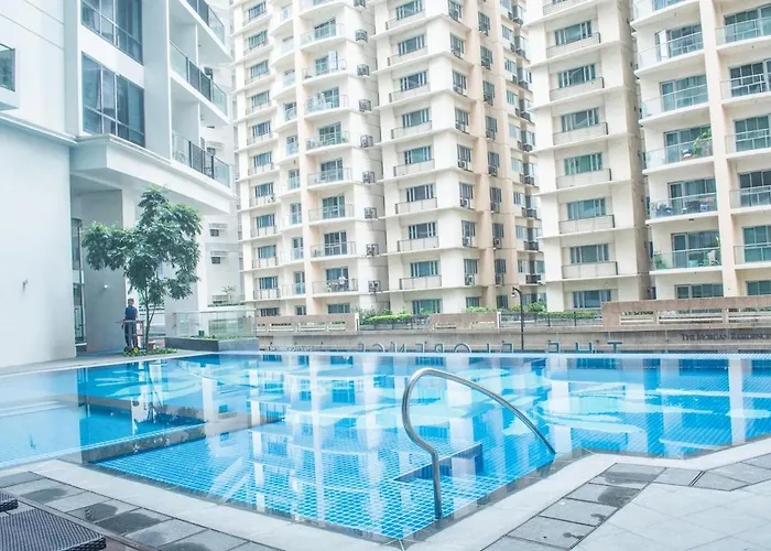 Florence Mc Kinley Spacious 2 Bedroom, 2 Balcony Nr Mall, T3 Airport Manila