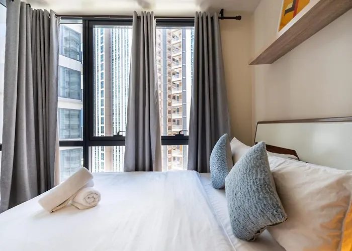 Florence Mc Kinley Spacious 2 Bedroom, 2 Balcony Nr Mall, T3 Airport Apartment Manila