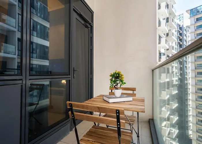 Apartment Florence Mc Kinley Spacious 2 Bedroom, 2 Balcony Nr Mall, T3 Airport Manila