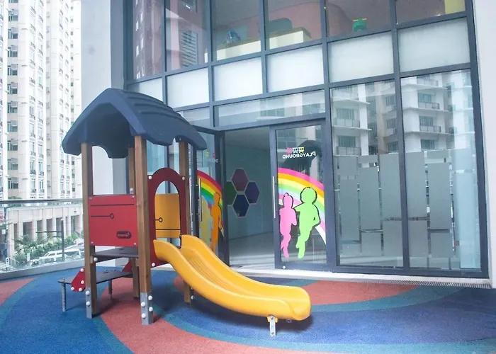 Florence Mc Kinley Spacious 2 Bedroom, 2 Balcony Nr Mall, T3 Airport Manila